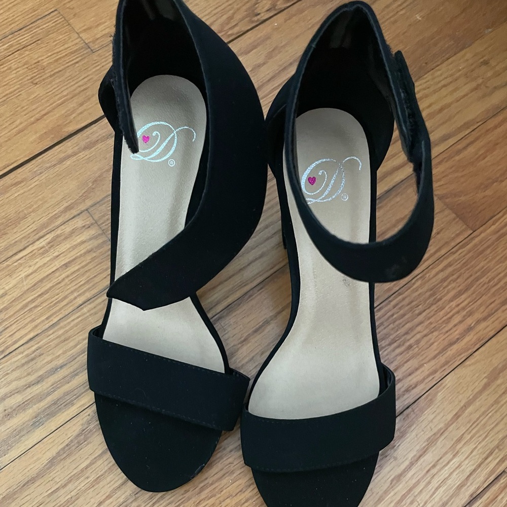 Ladies' brand new Velcro black suede dress pumps